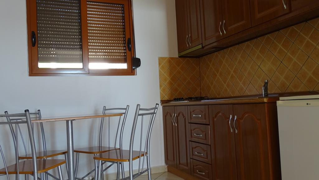 Residence Jazoj Vlorë エクステリア 写真
