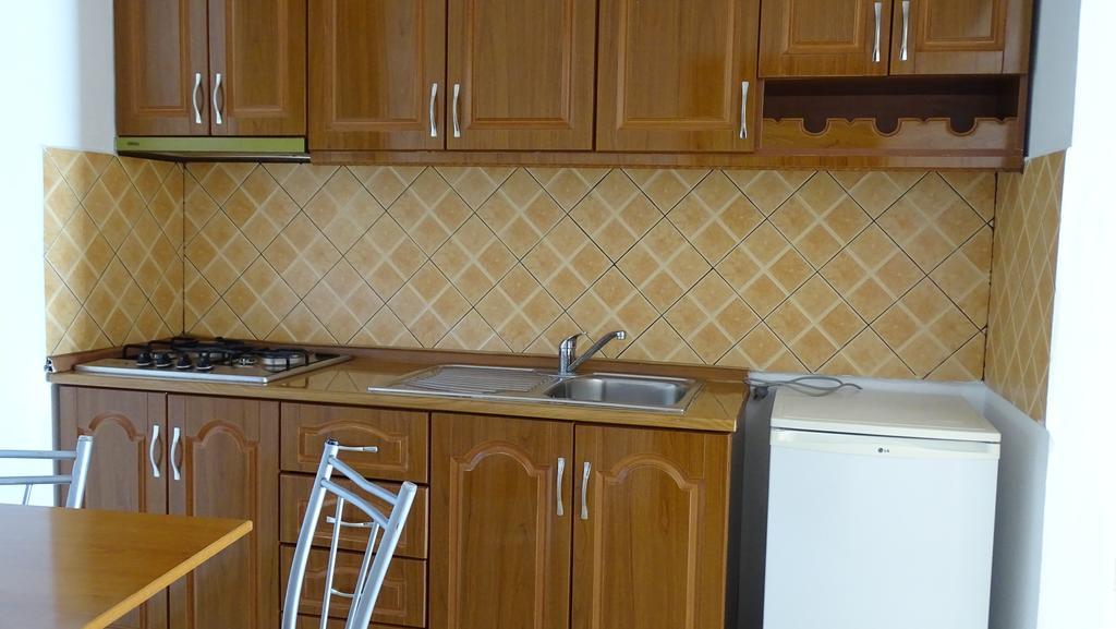 Residence Jazoj Vlorë エクステリア 写真