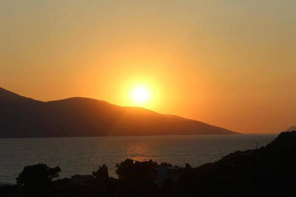 Residence Jazoj Vlorë エクステリア 写真