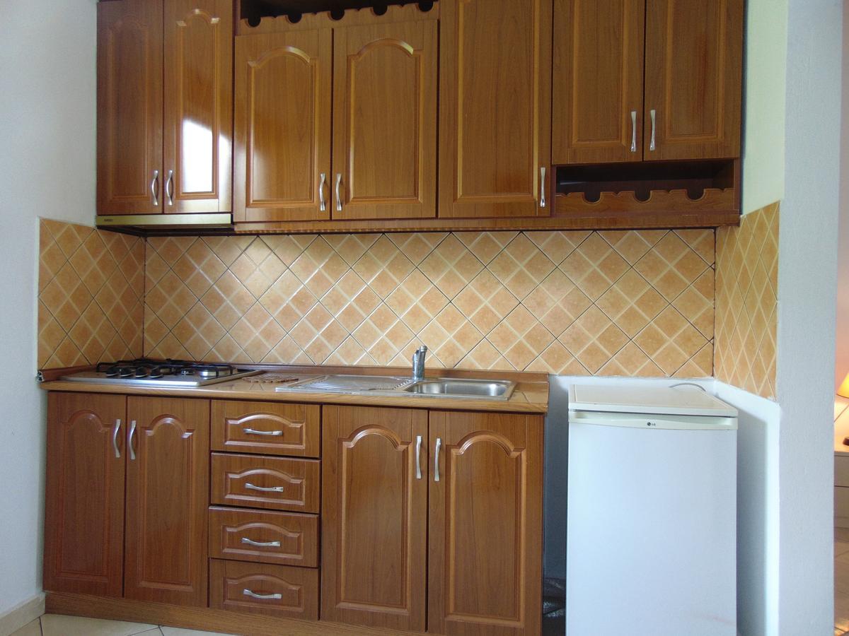 Residence Jazoj Vlorë エクステリア 写真