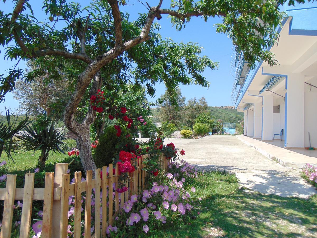 Residence Jazoj Vlorë エクステリア 写真