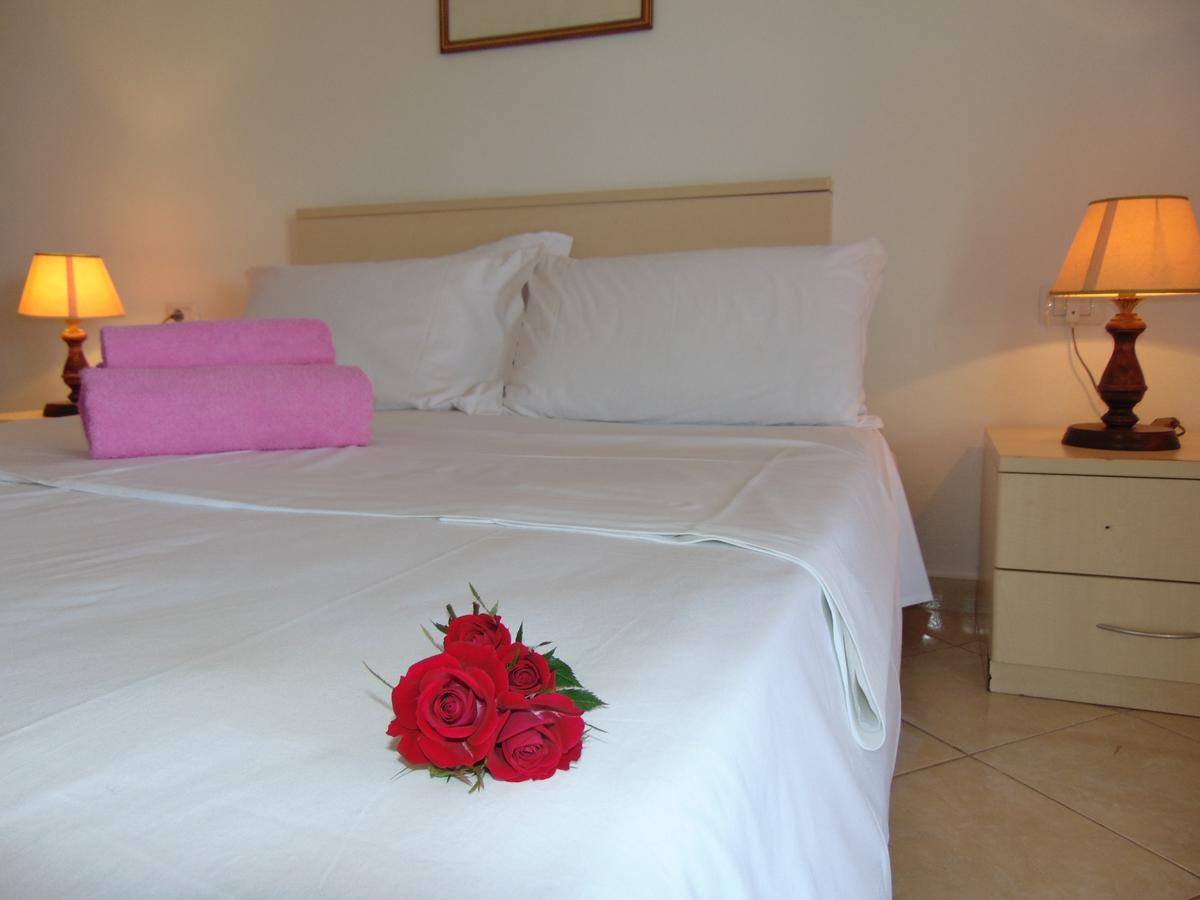 Residence Jazoj Vlorë エクステリア 写真